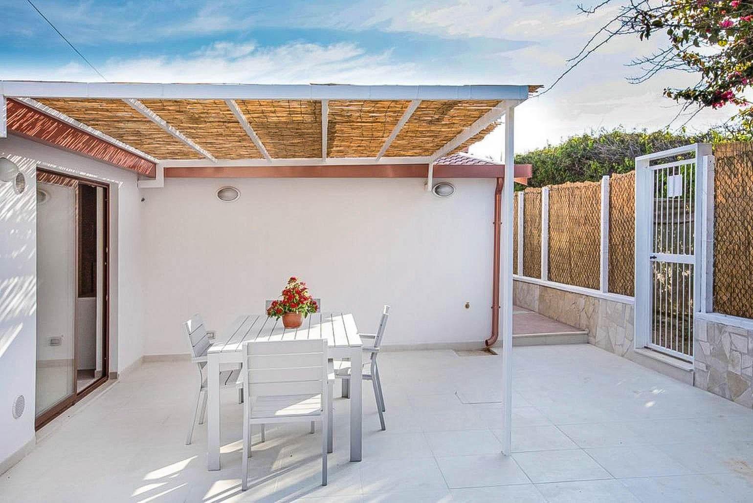 Outdoor sheltered patio