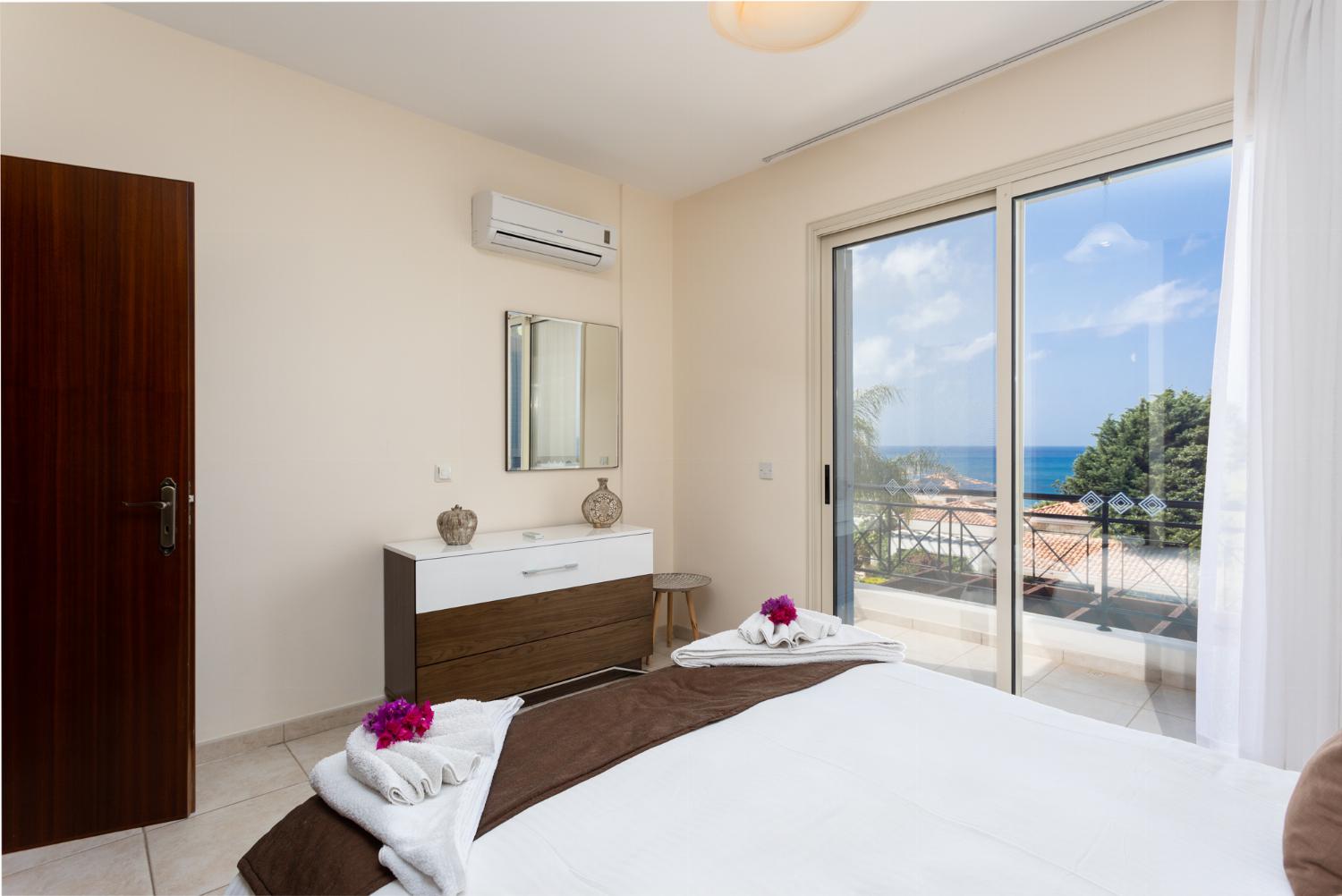 Double bedroom with en suite bathroom, A/C, sea views, and balcony access