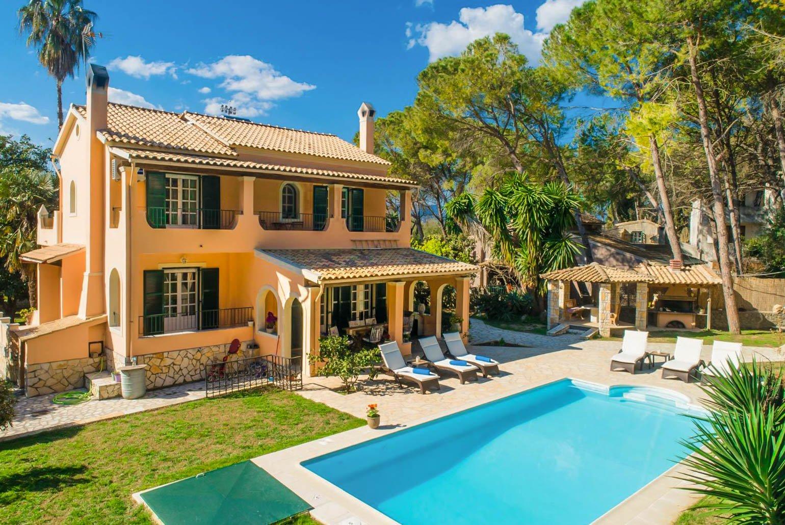 Beautiful villa with private pool, terrace, and lawn