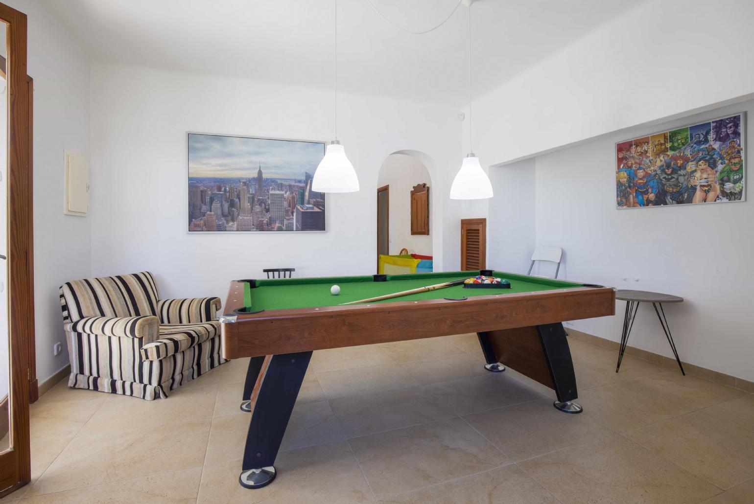 Games room with pool table