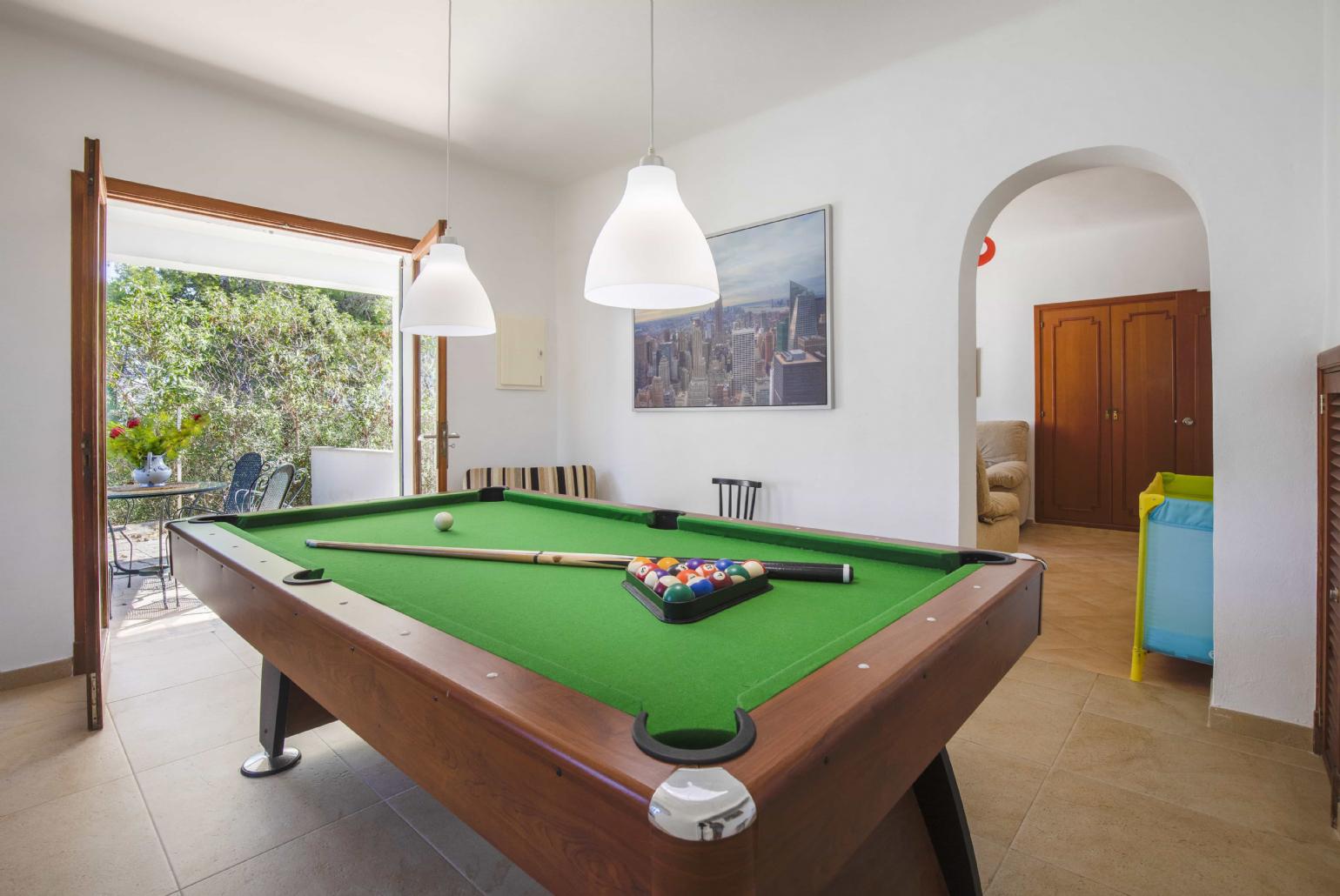 Games room with pool table