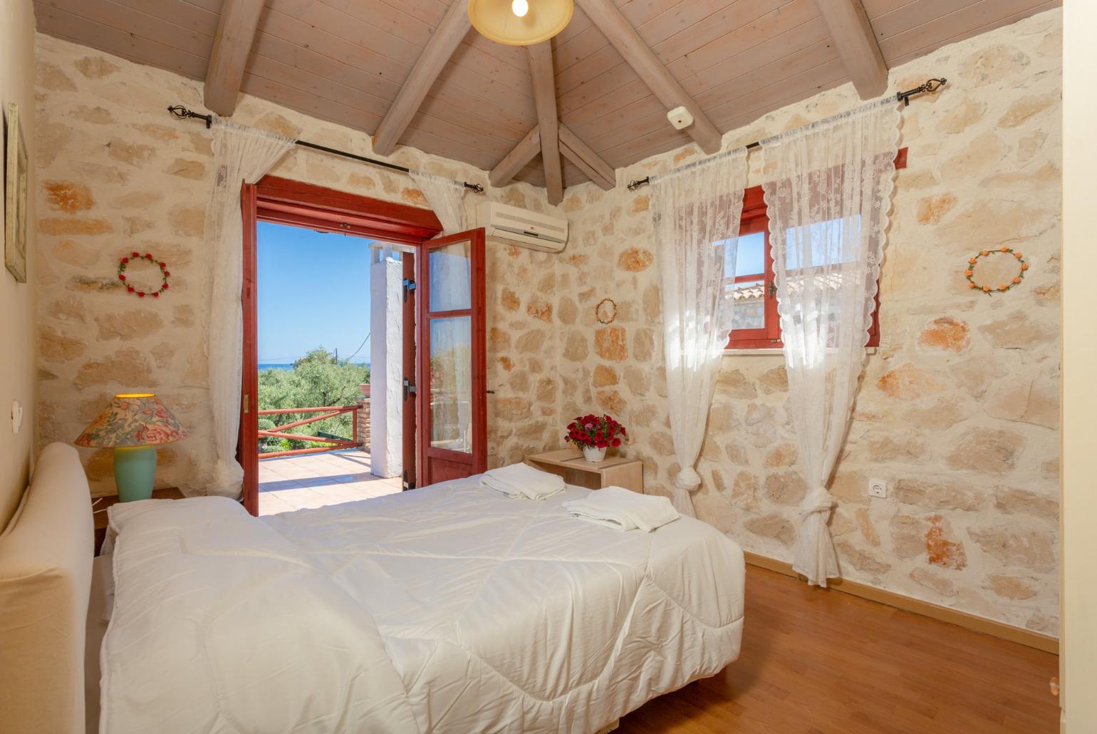 Double bedroom with A/C and upper terrace access with sea views