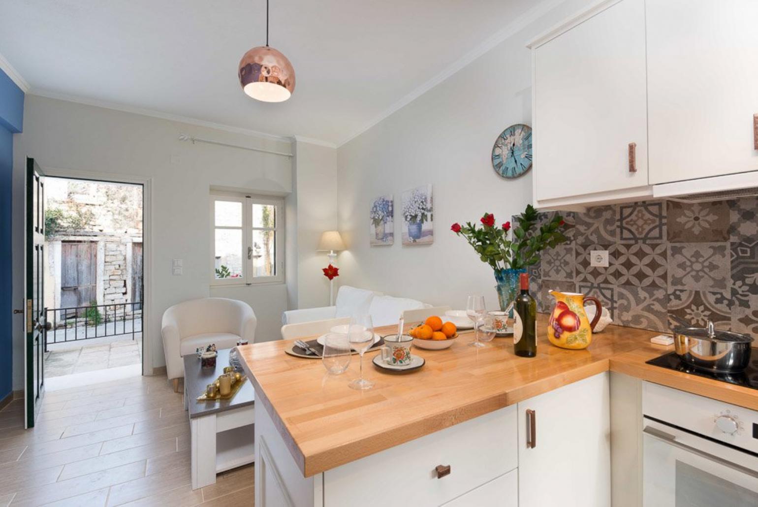 Equipped kitchen and dining area 