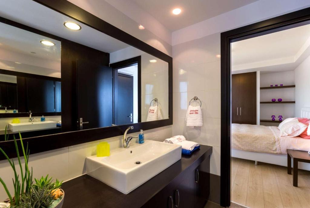 En suite bathroom with shower and WC 