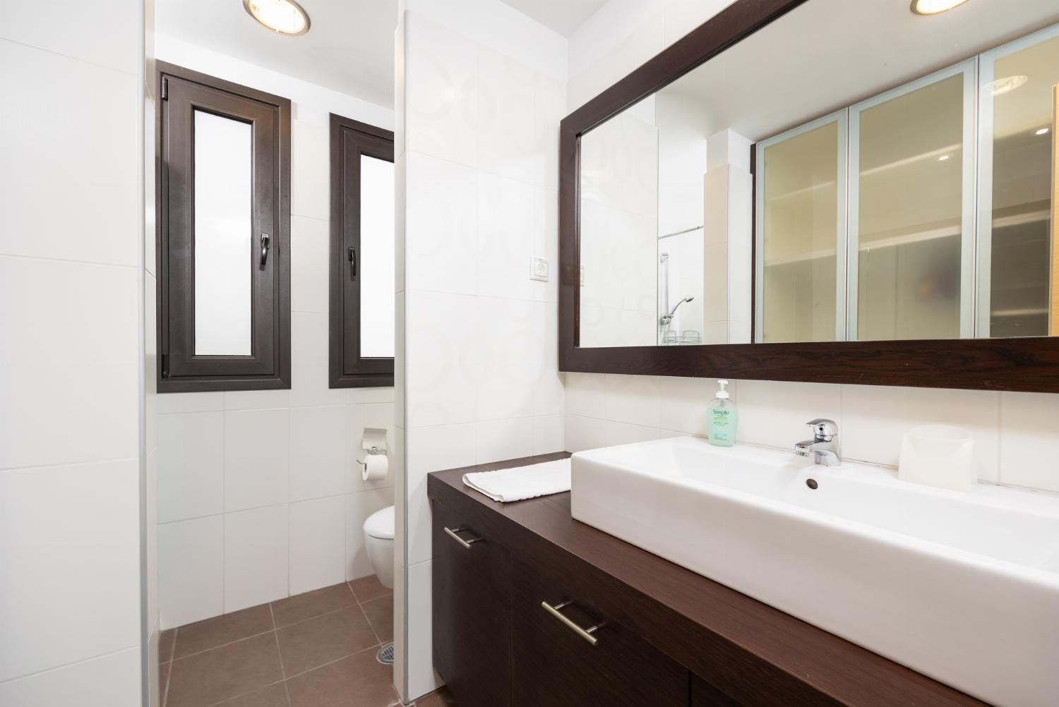 En suite bathroom with shower