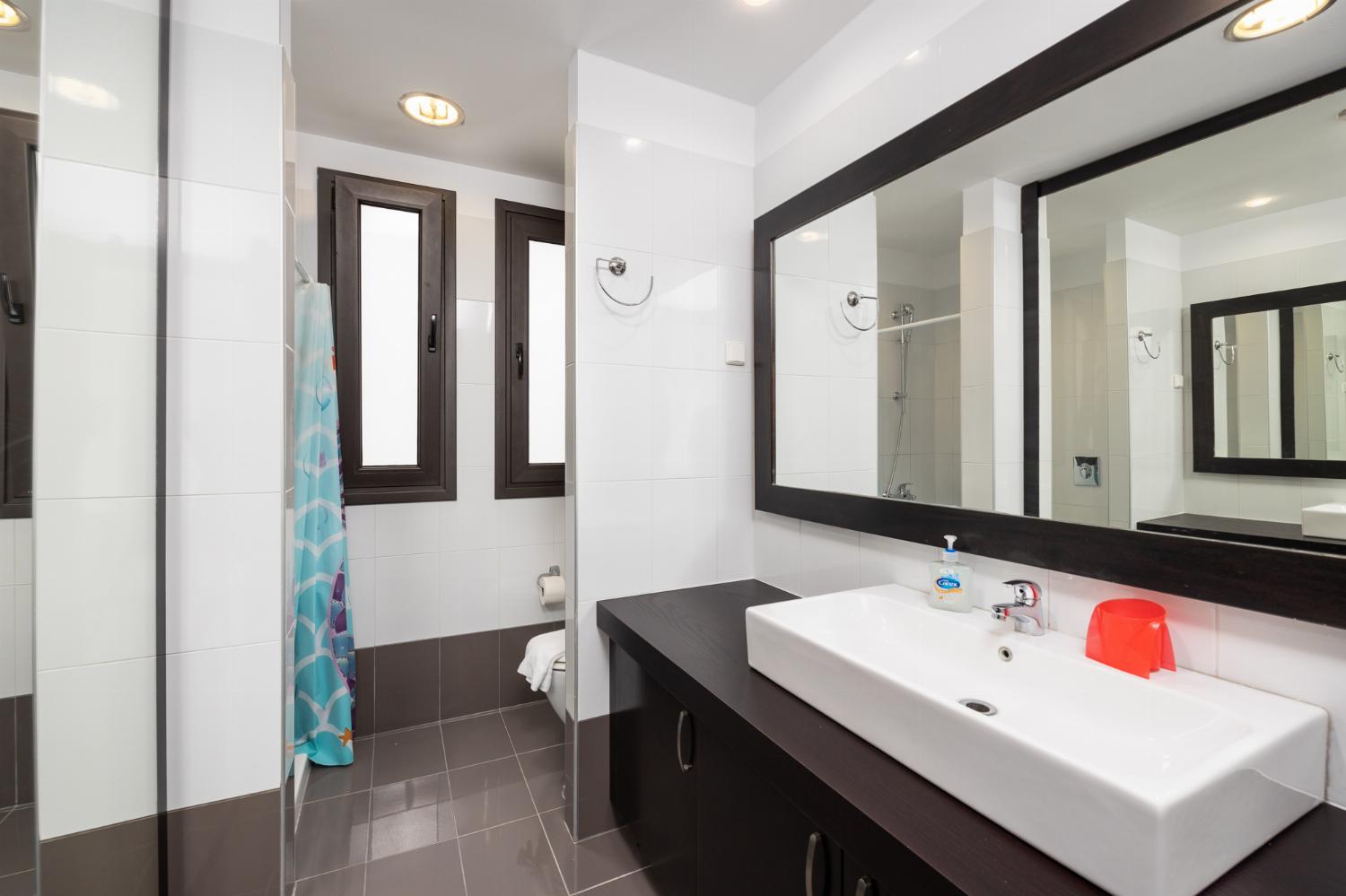 En suite bathroom with shower