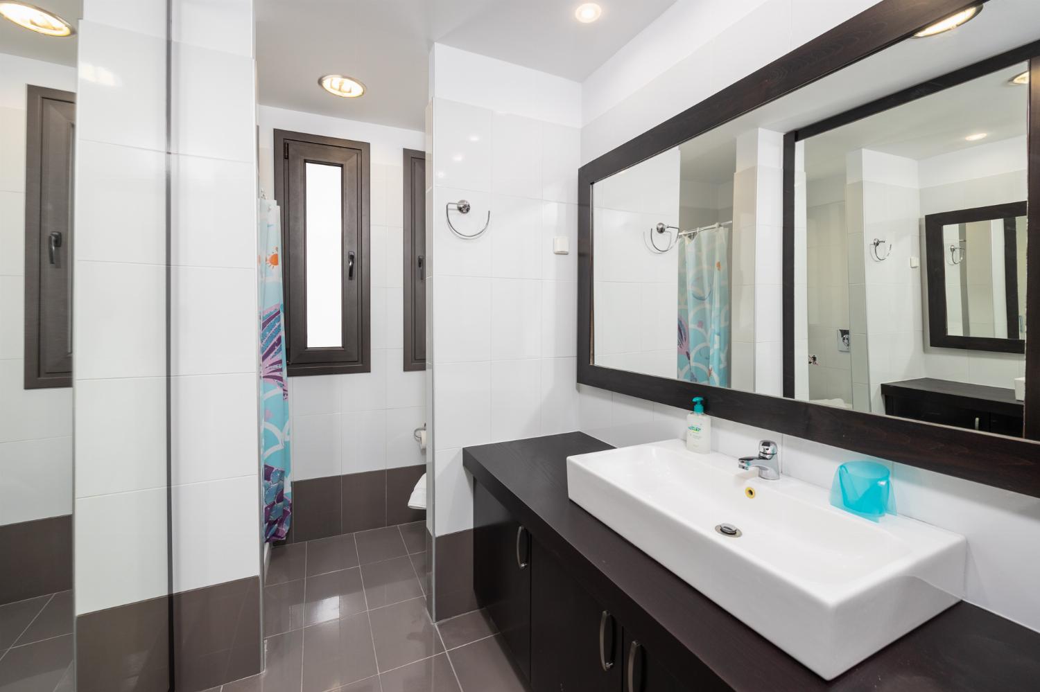 En suite bathroom with shower