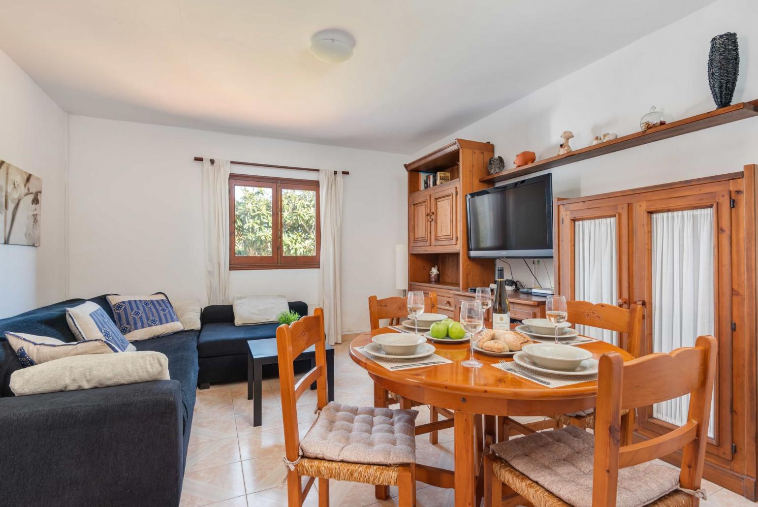 Living room with sofas, WiFi Internet, Satellite TV and dining 