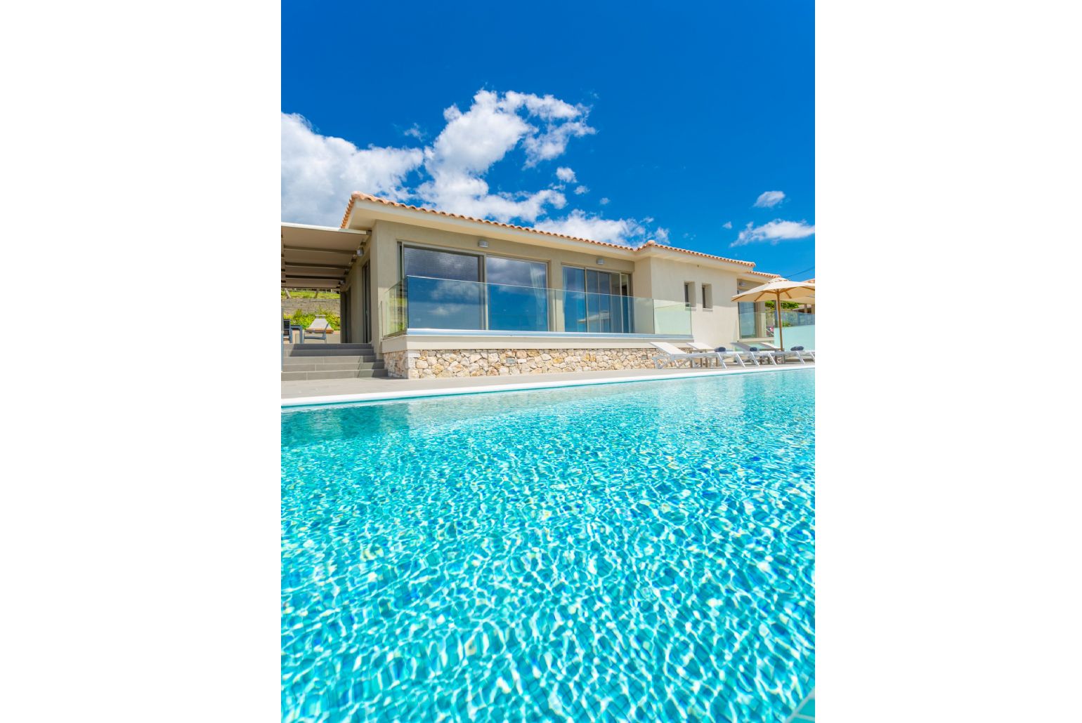 Beautiful villa with private infinity pool and terrace