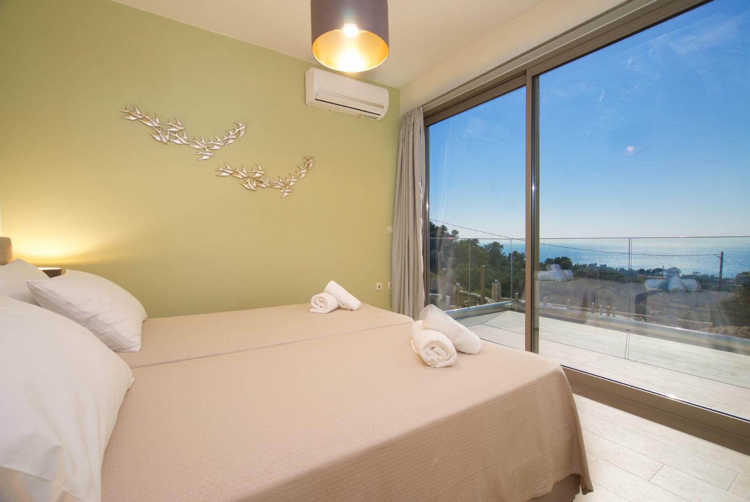 Air conditioned twin bedroom with terrace access and beautiful view 