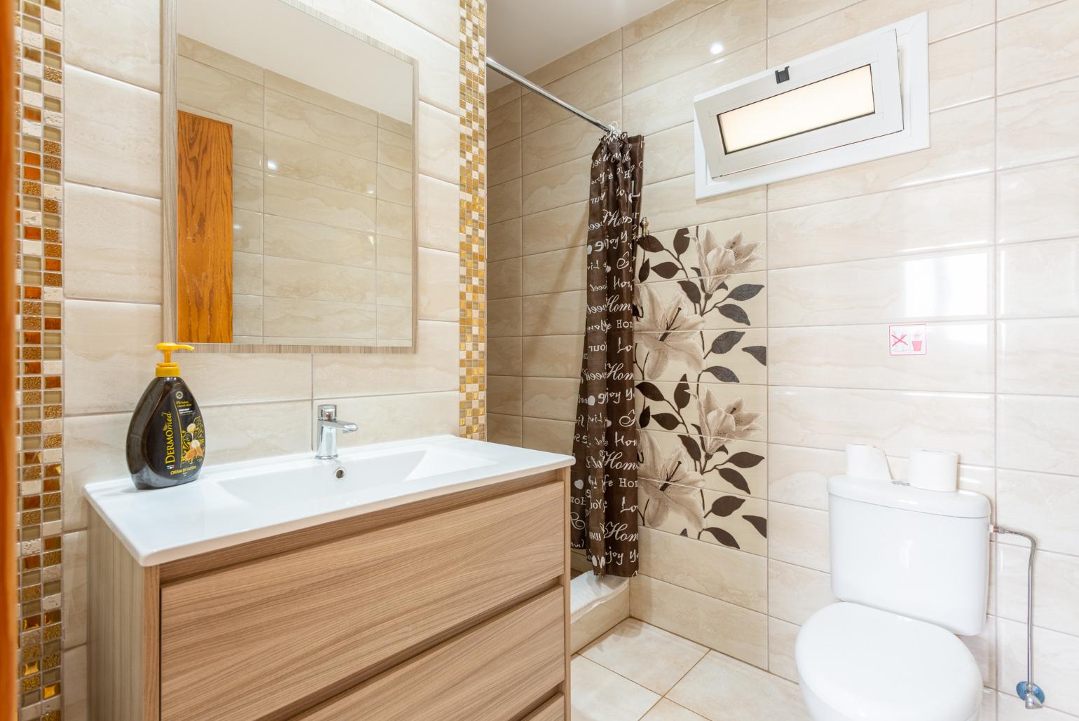 En suite bathroom with shower