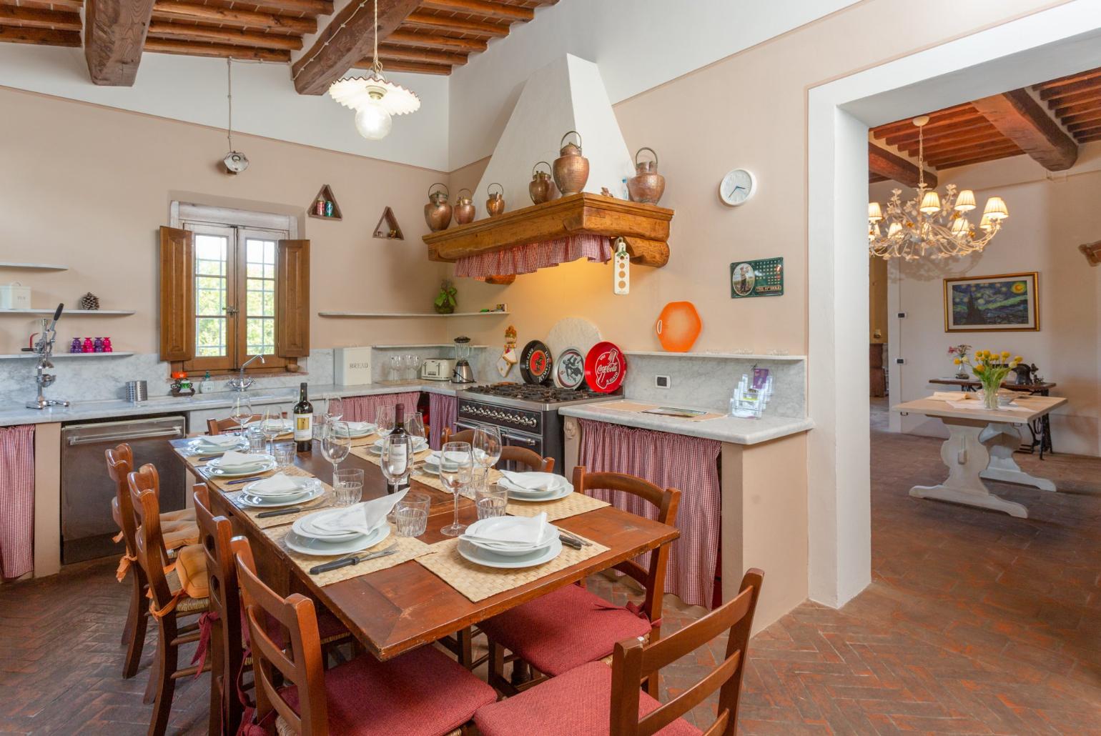 Equipped kitchen with dining area and terrace access