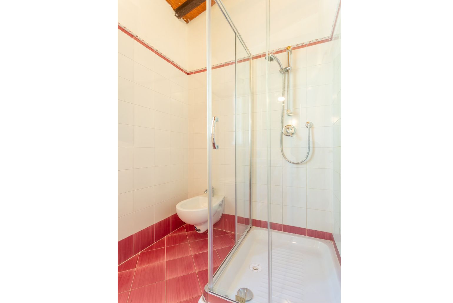 En suite bathroom with shower