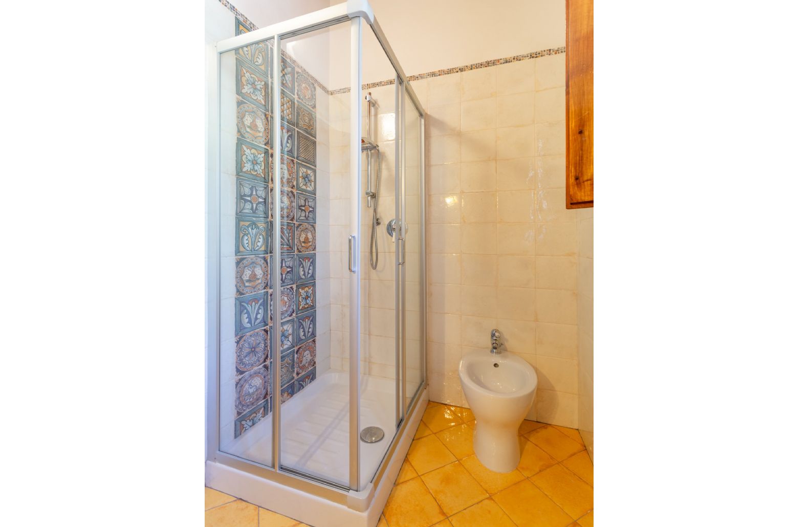 En suite bathroom with shower