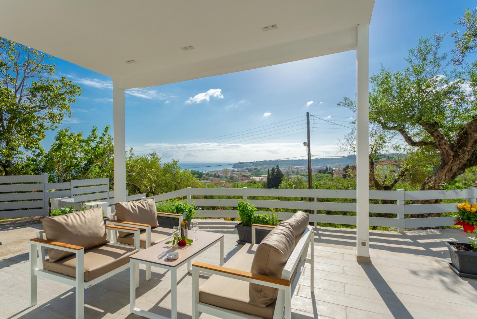 Beautiful apartment with terrace and sea views