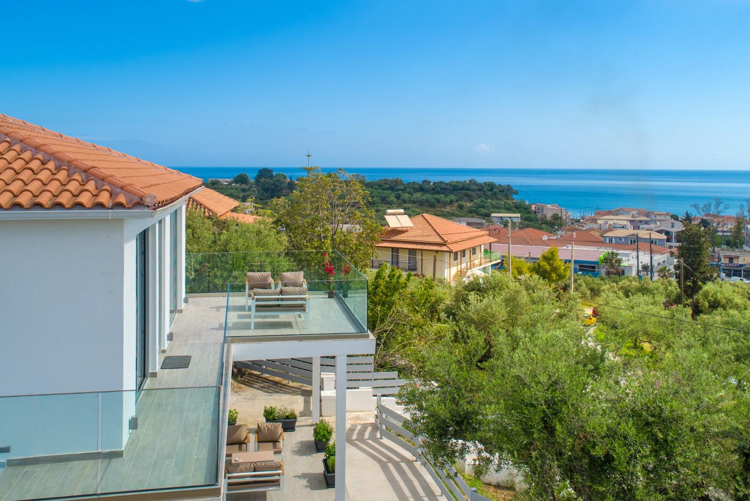 Beautiful apartment with terrace and sea views