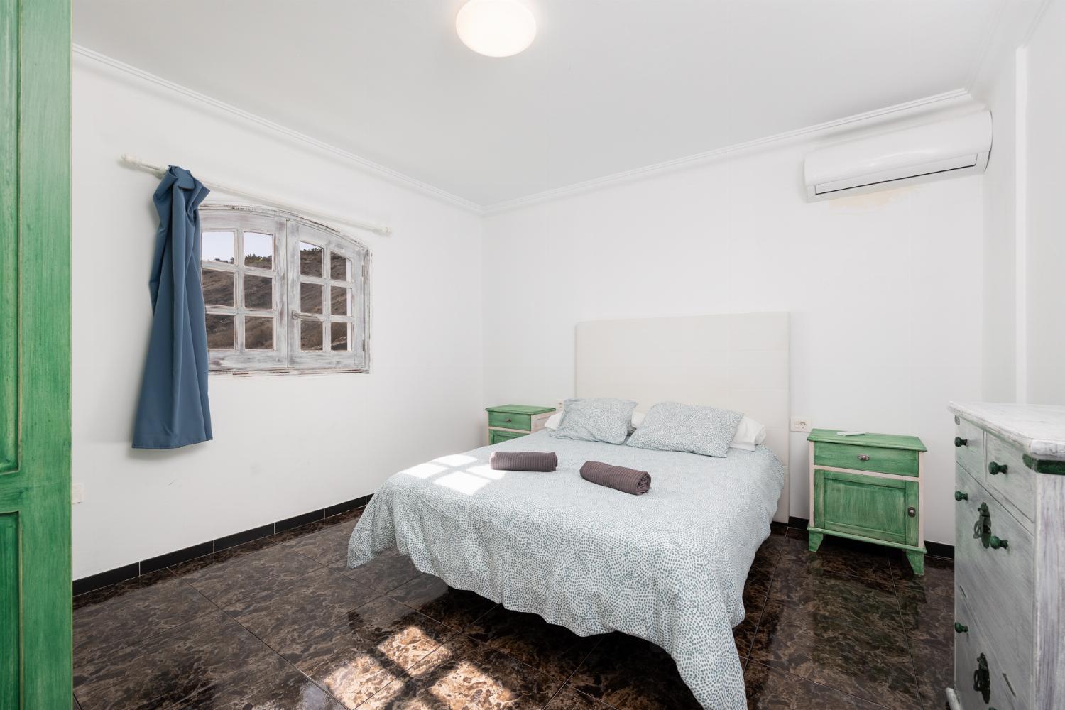 Unit 3: double bedroom with A/C