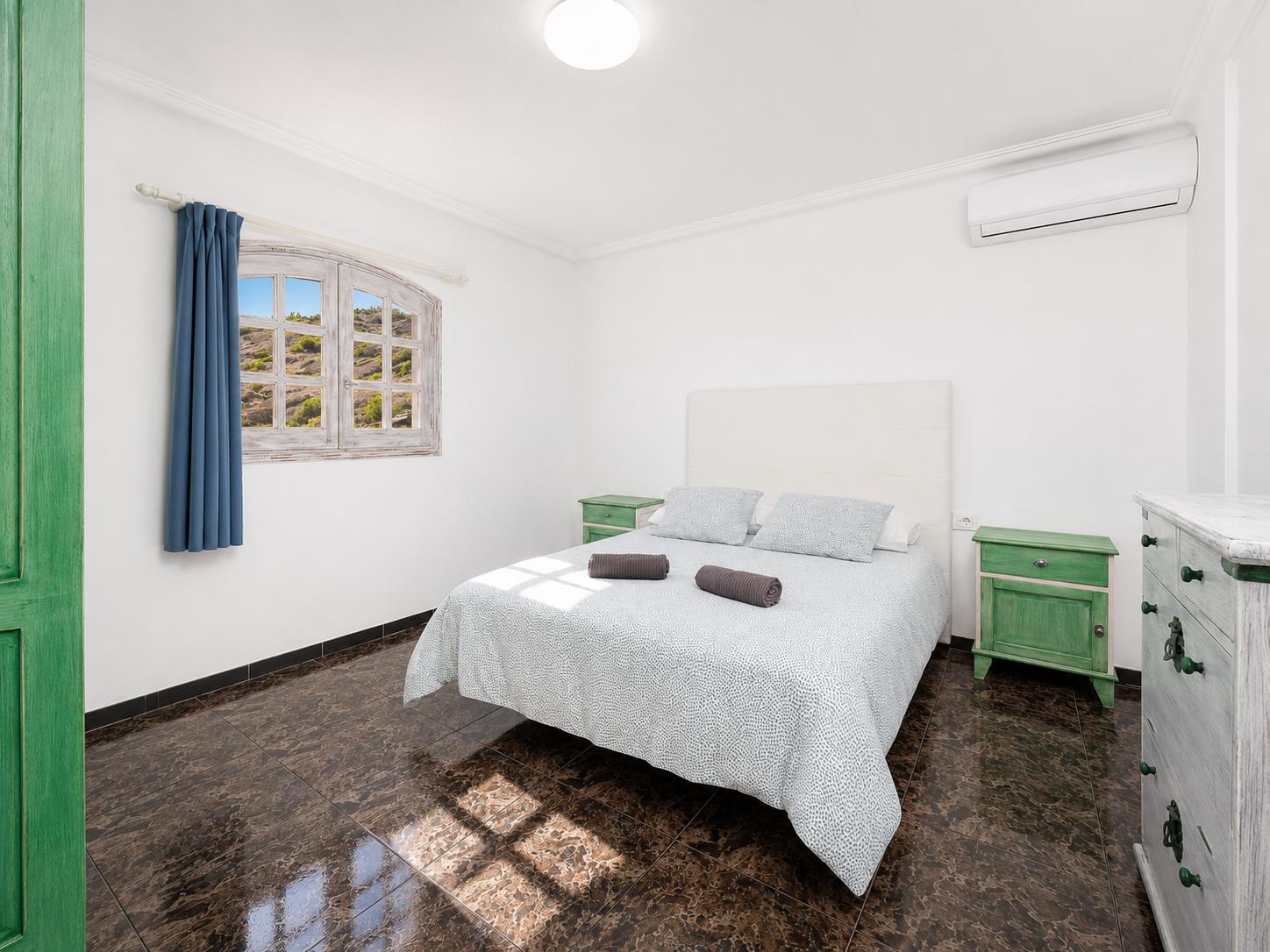 Unit 3: double bedroom with A/C