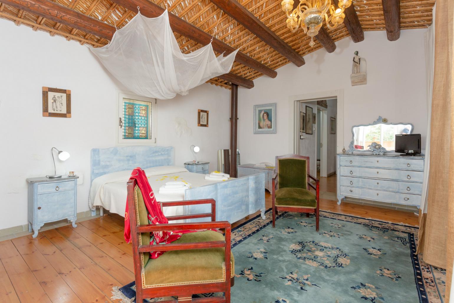 Double bedroom with A/C and balcony access