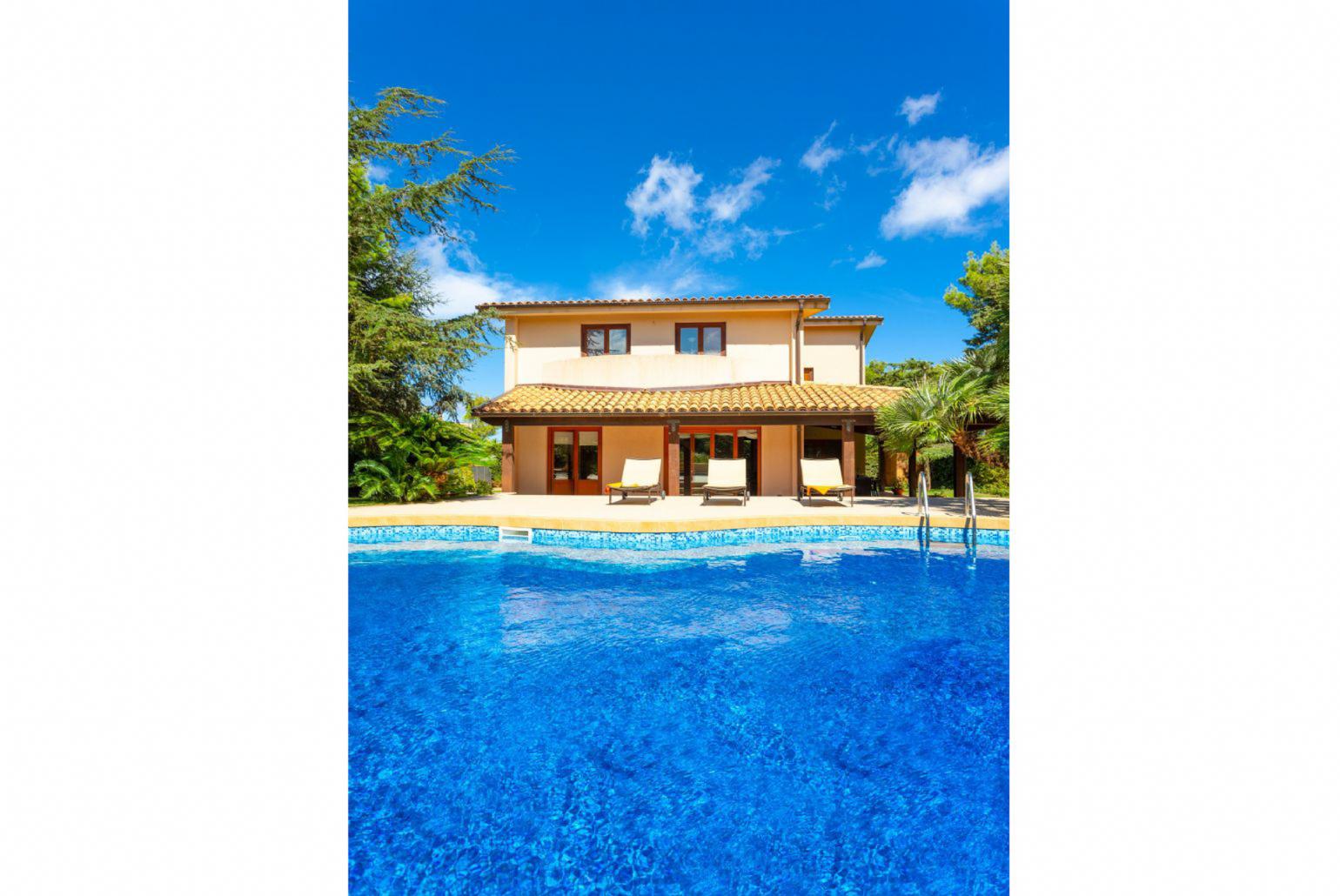 Beautiful villa with private pool, terrace, and garden