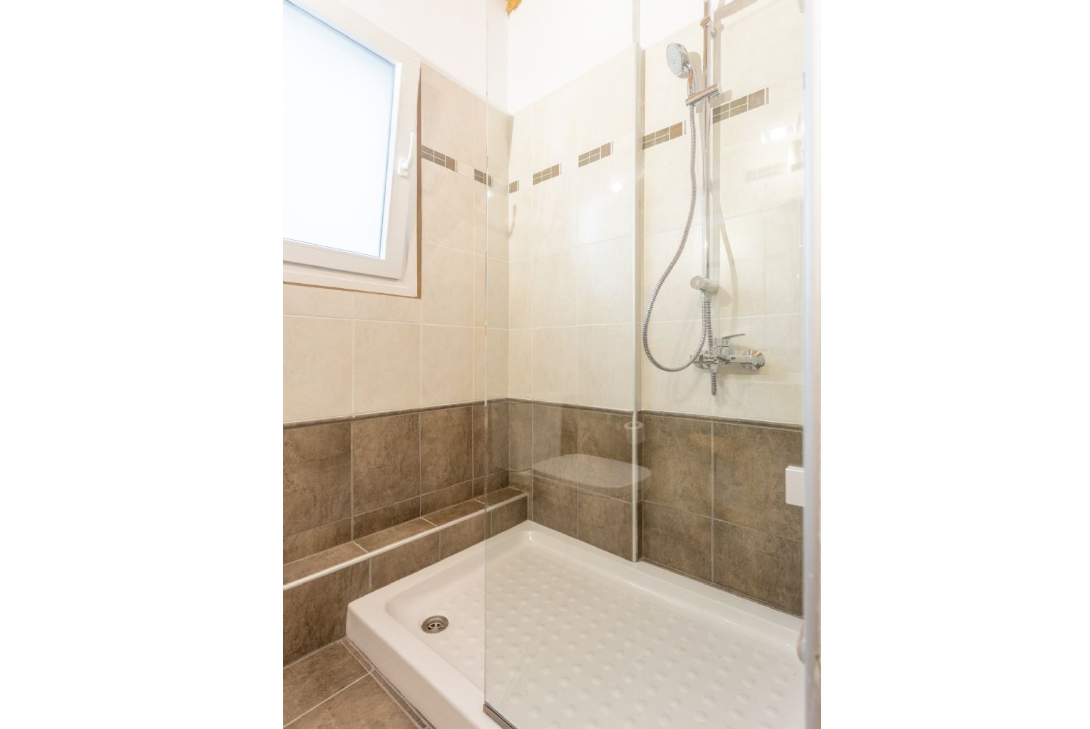Family bathroom on first floor with shower