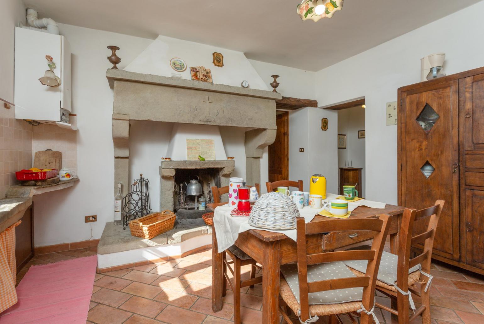 Equipped kitchen on first floor with dining area and ornamental fireplace