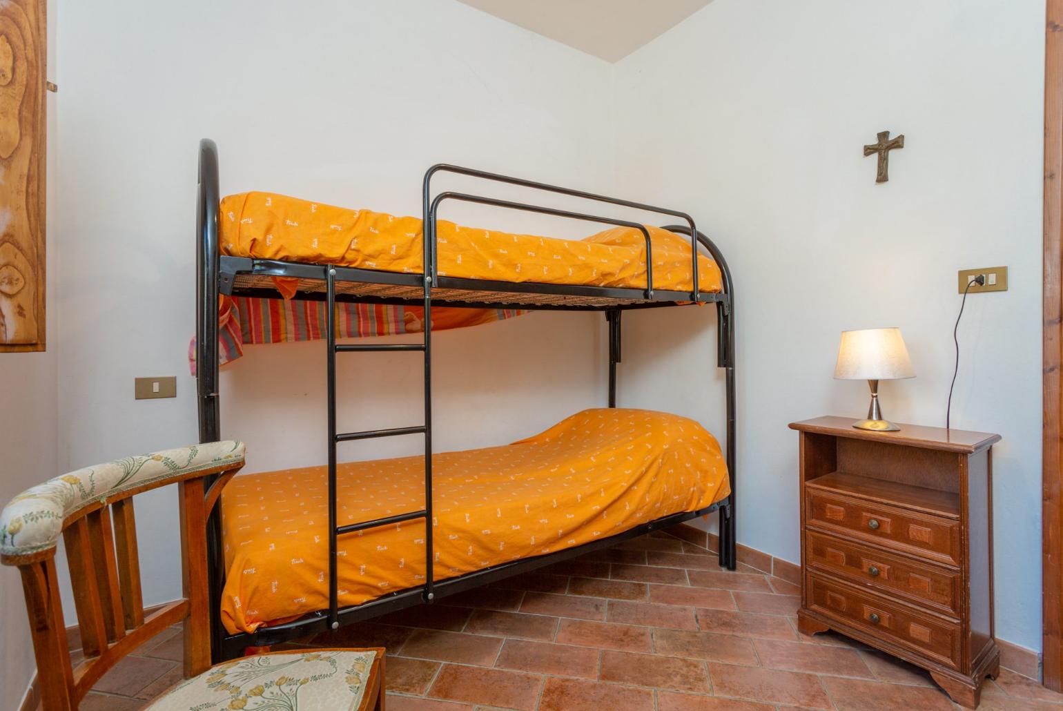 Twin bedroom (bunk bed) 