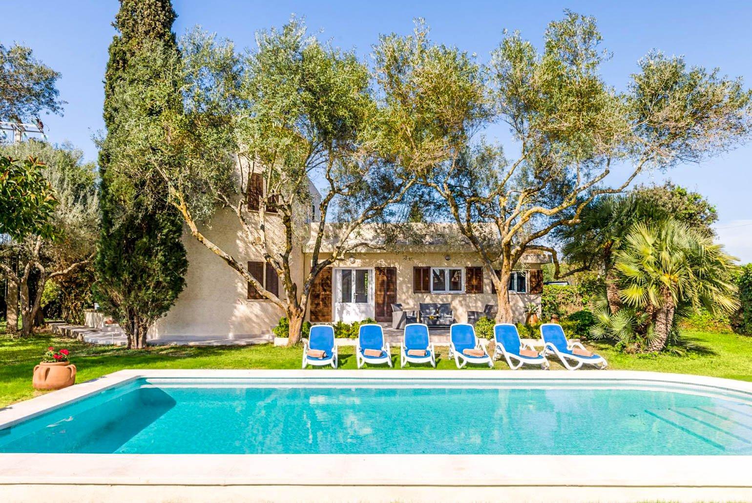 Beautiful Villa with Private Pool, Terrace and Garden area