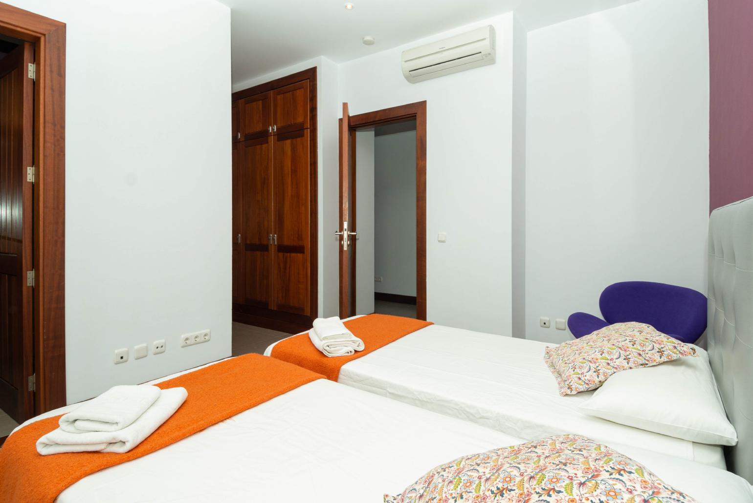 Air-conditioned twin bedroom  with en-suite bathroom and terrace access