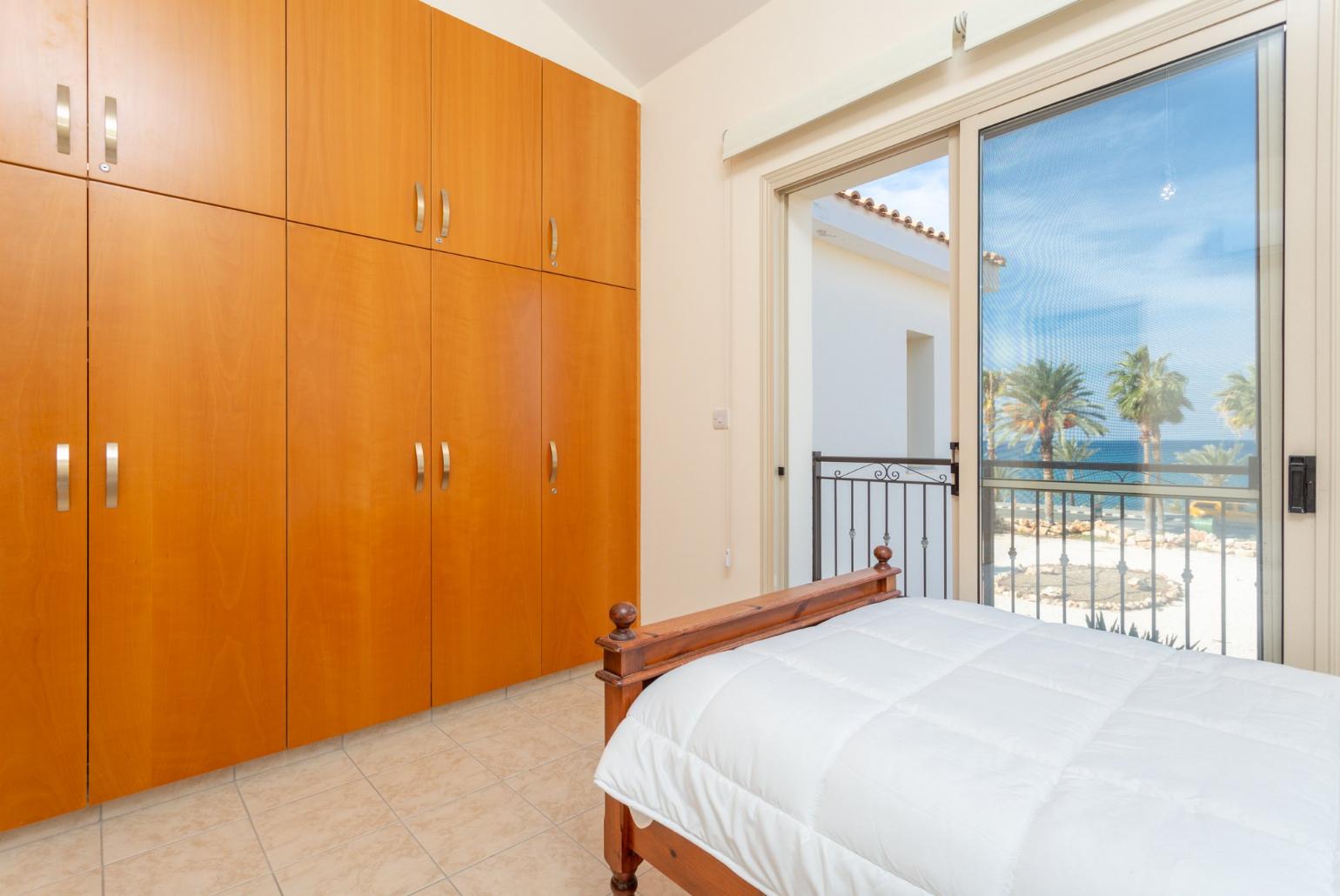 Twin bedroom with en suite bathroom, A/C, and balcony with sea views