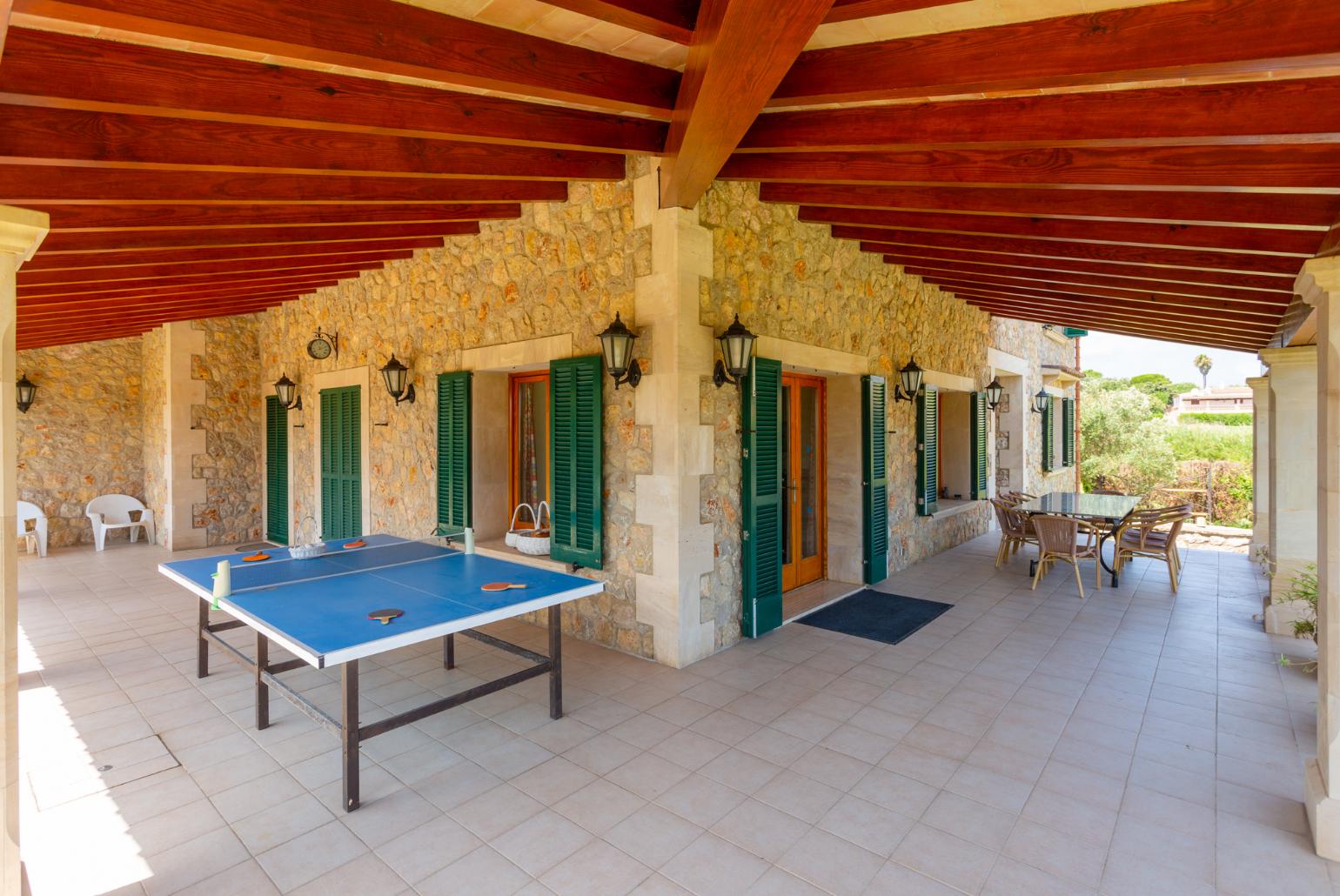 Sheltered terrace area with table tennis