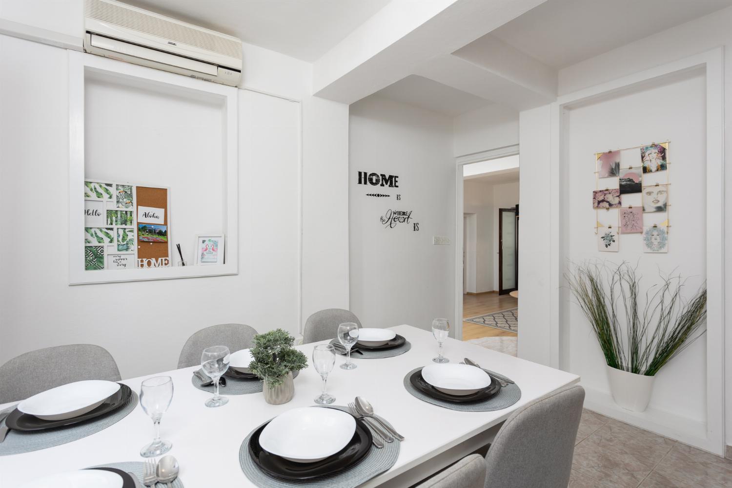 Ground floor: dining room with A/C