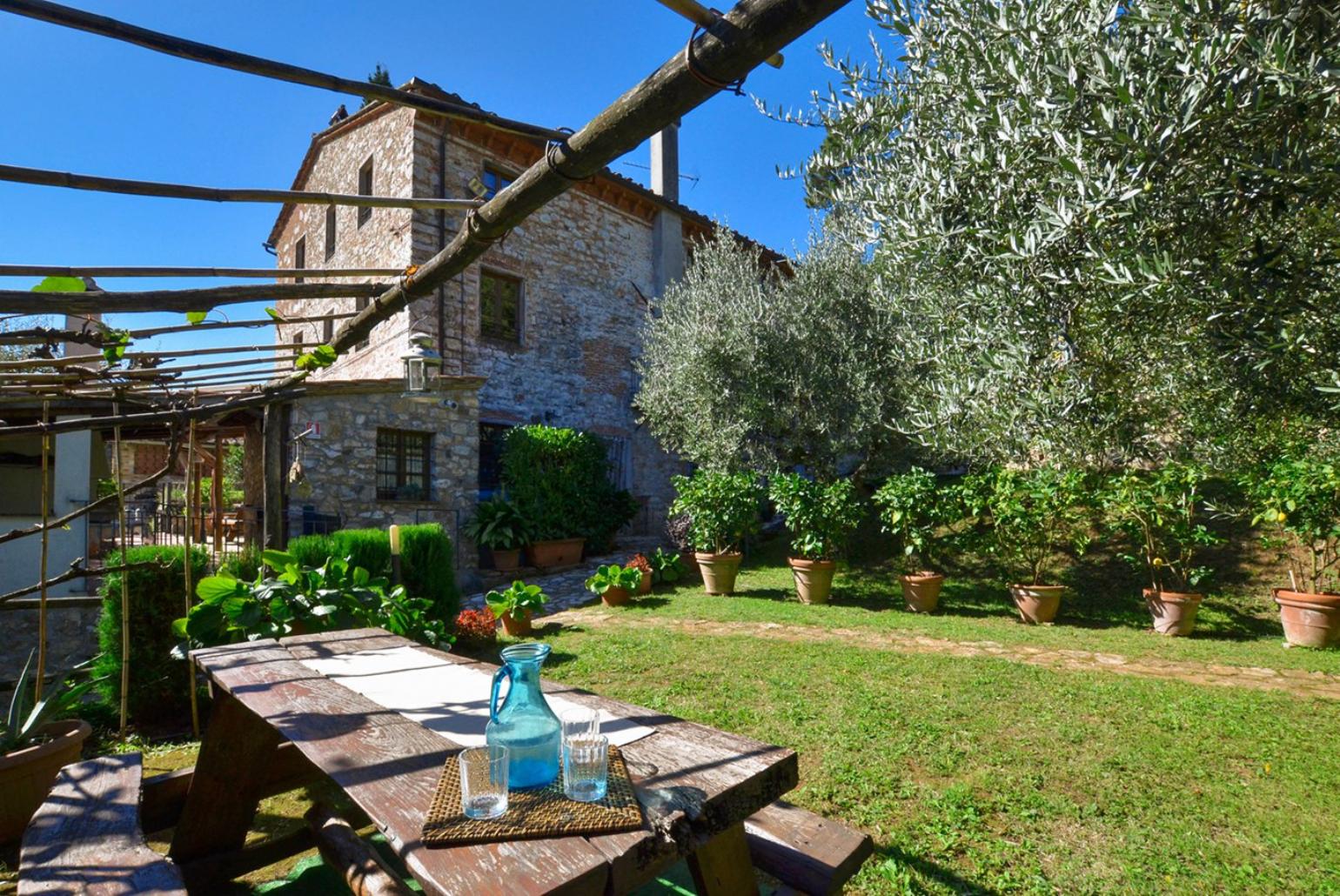 Outdoor dining area 