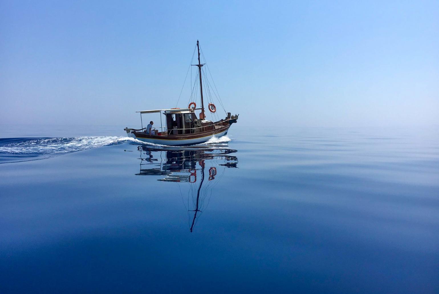 Fishing boat 