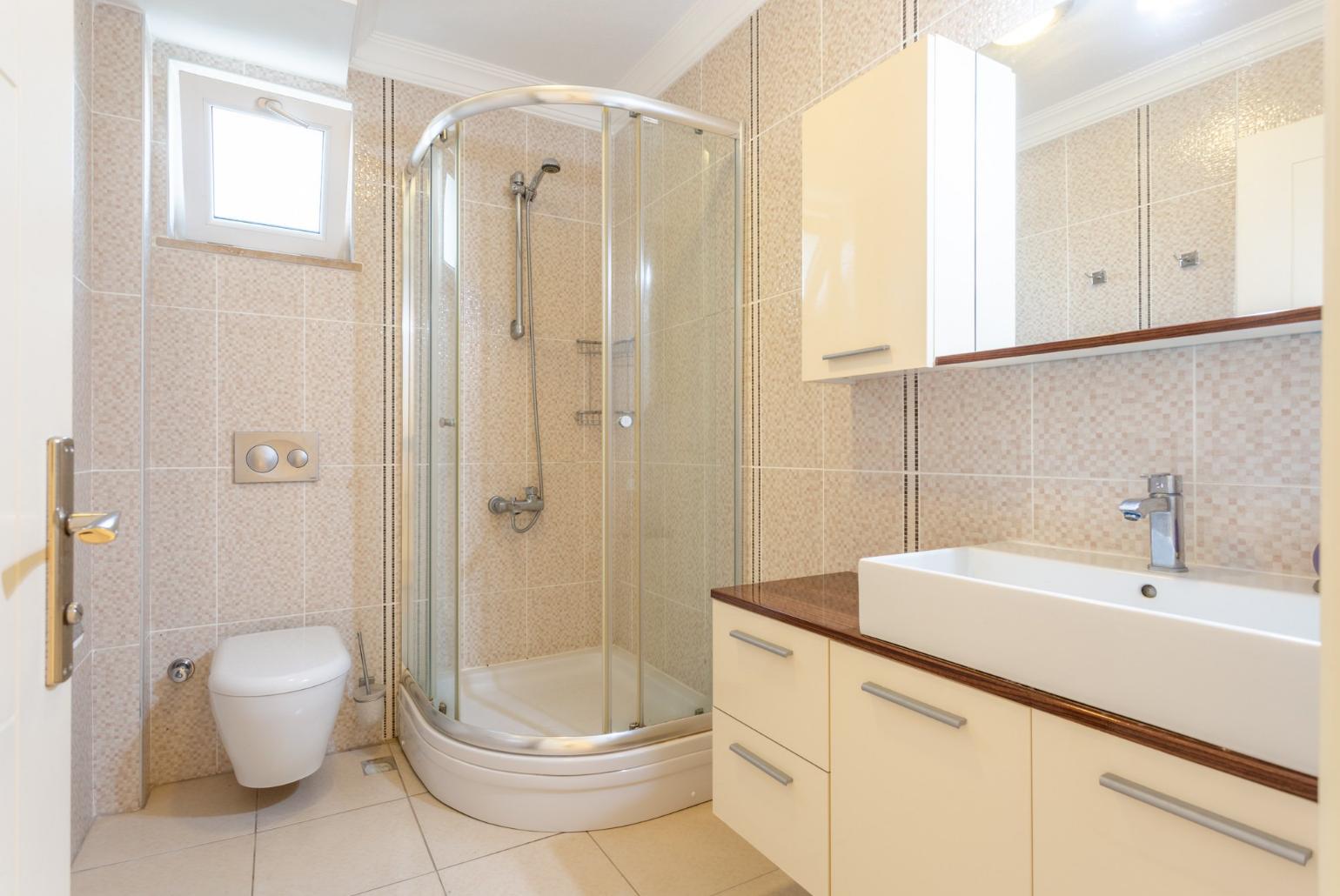 En suite bathroom with shower