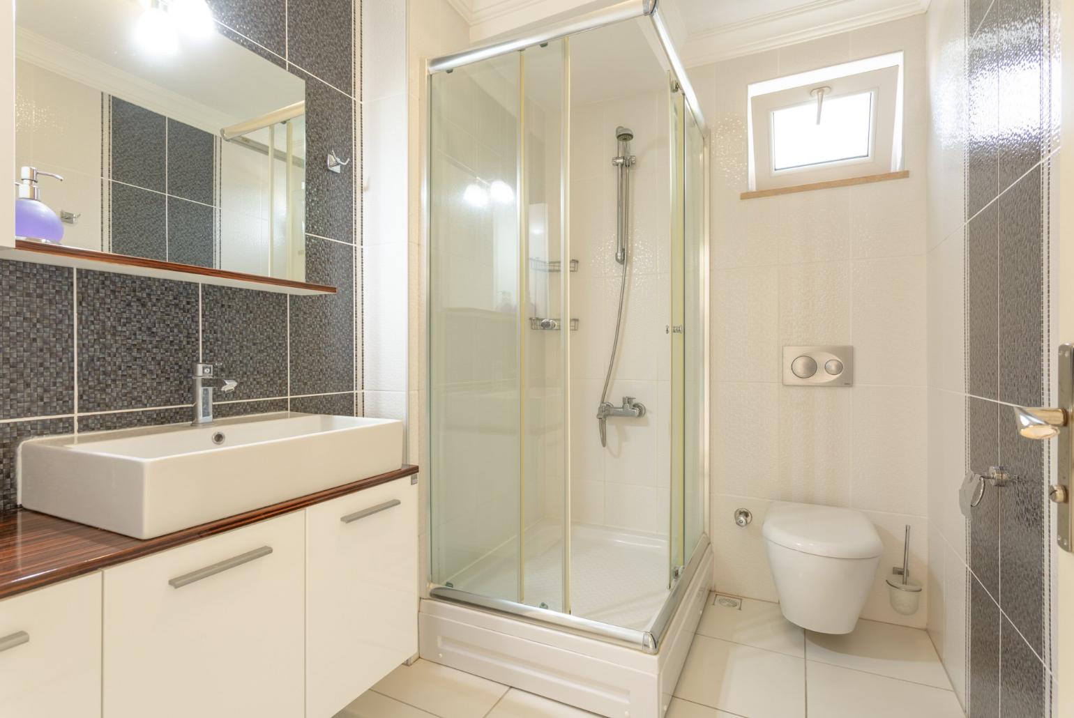 En suite bathroom with shower