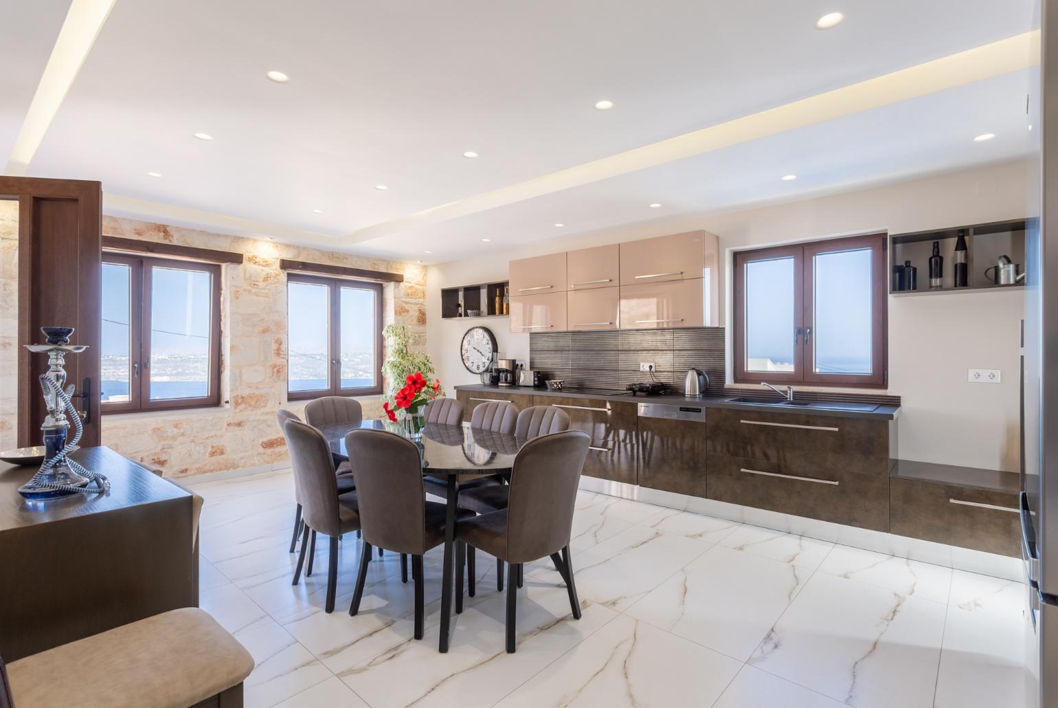 Equipped kitchen with dining area and A/C