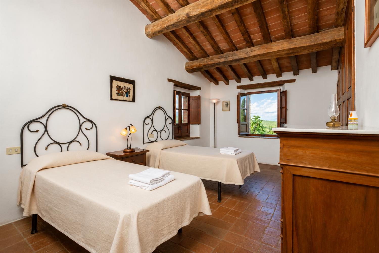 Twin bedroom