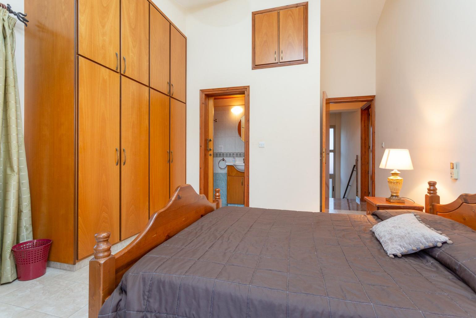 Double bedroom with en suite bathroom, A/C, and balcony with sea views