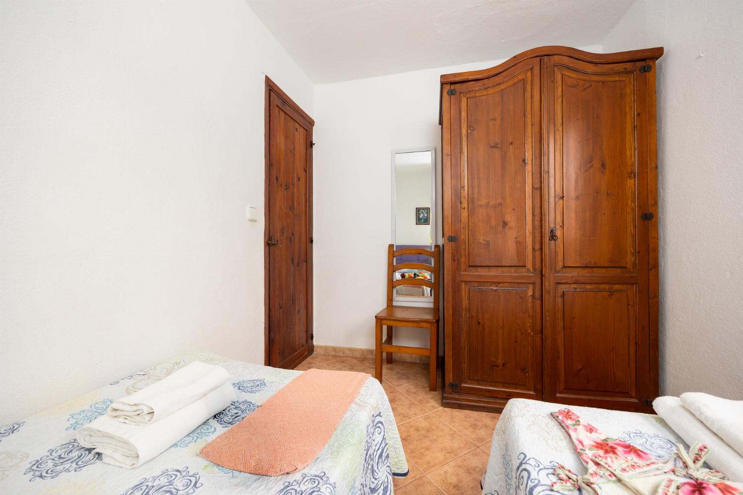 Twin bedroom