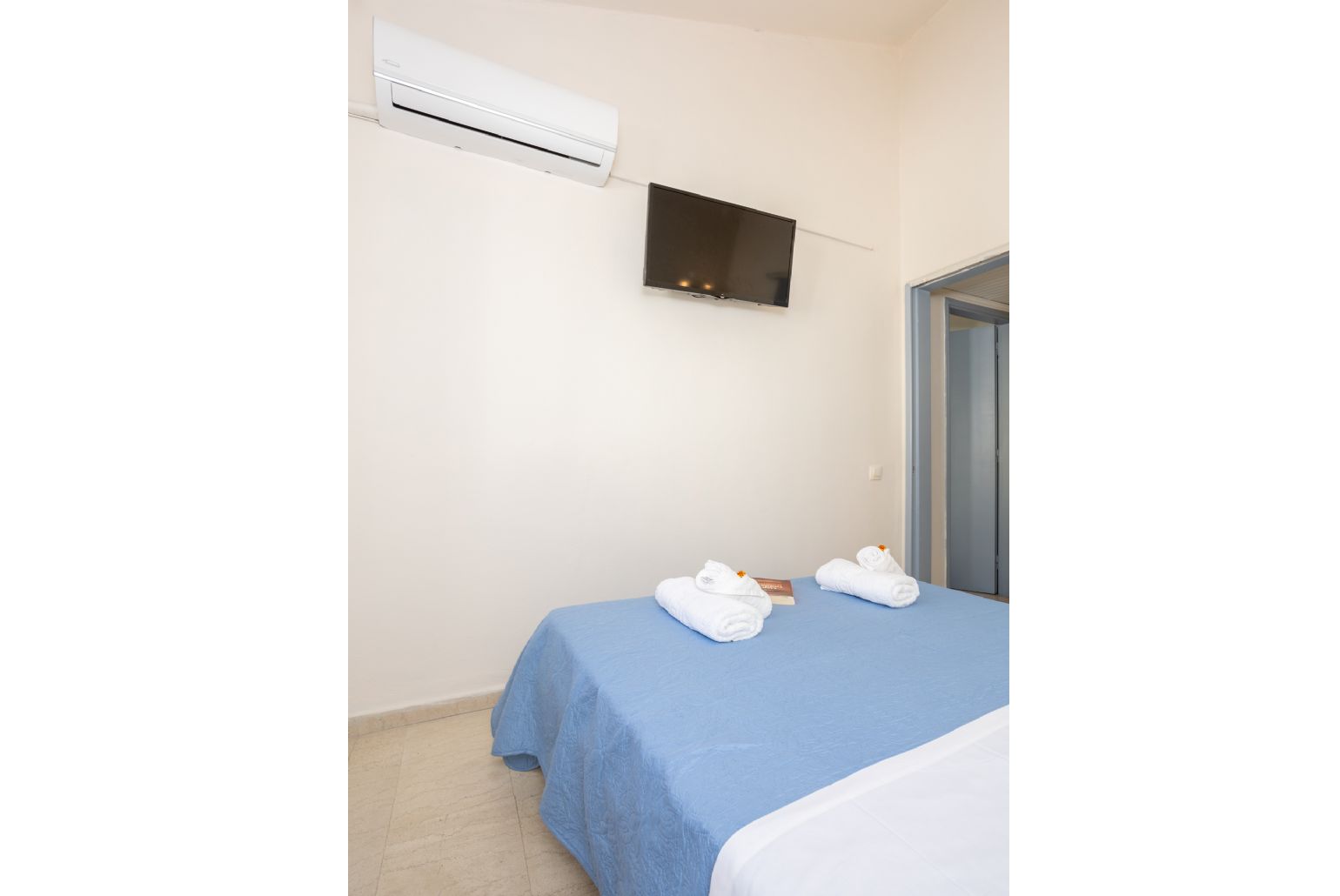 Double bedroom with A/C and TV