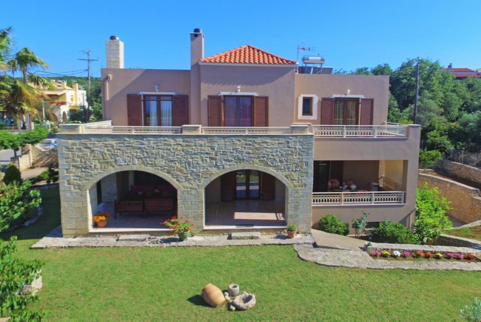 Beautiful villa with garden 