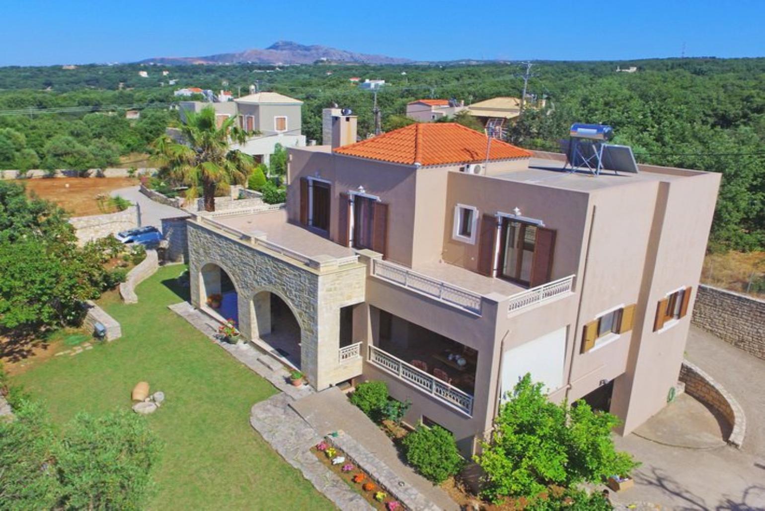 Beautiful villa with garden 