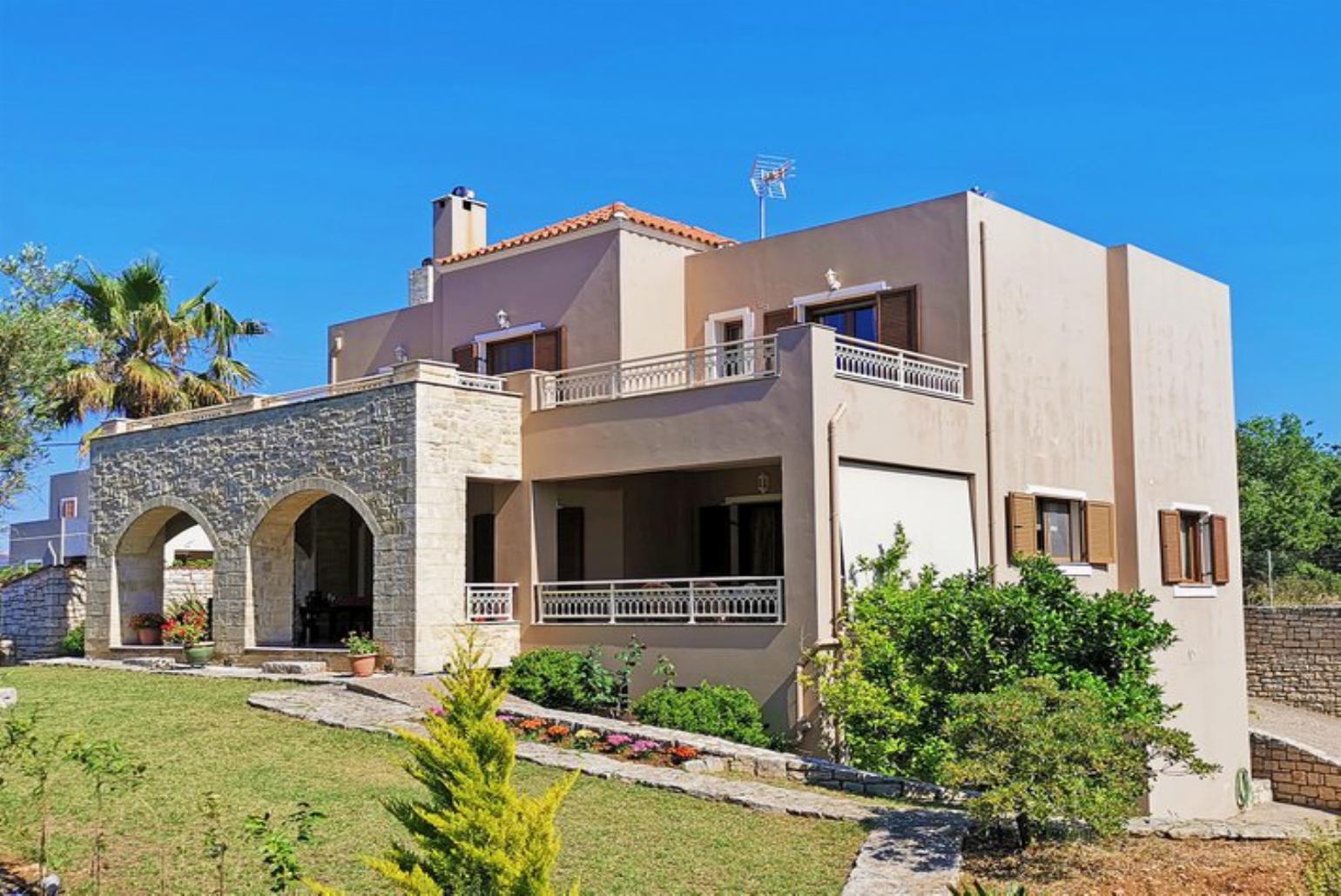 Beautiful villa with garden 