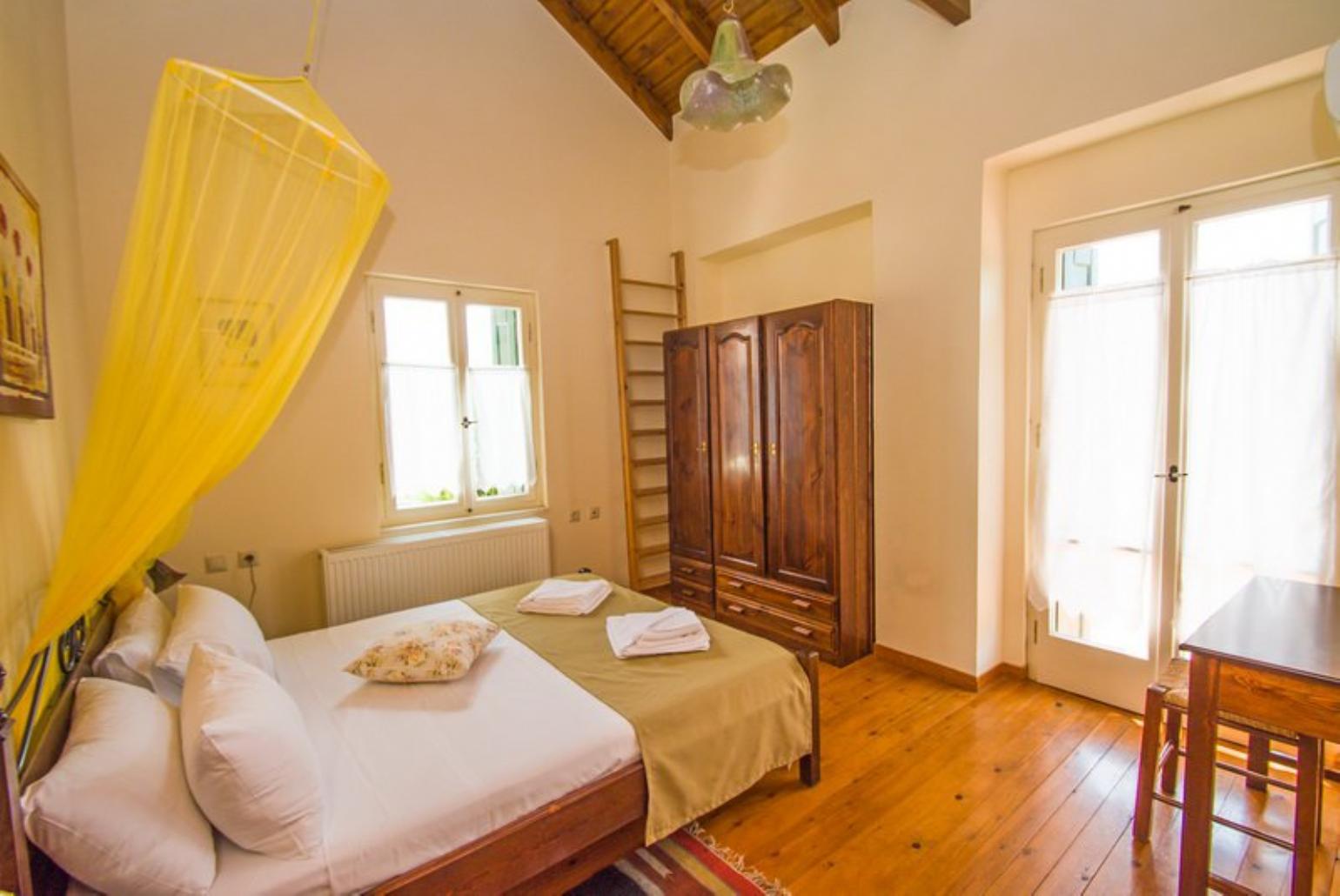 Bedroom with double bed and twin bed on mezzanine, and A/C