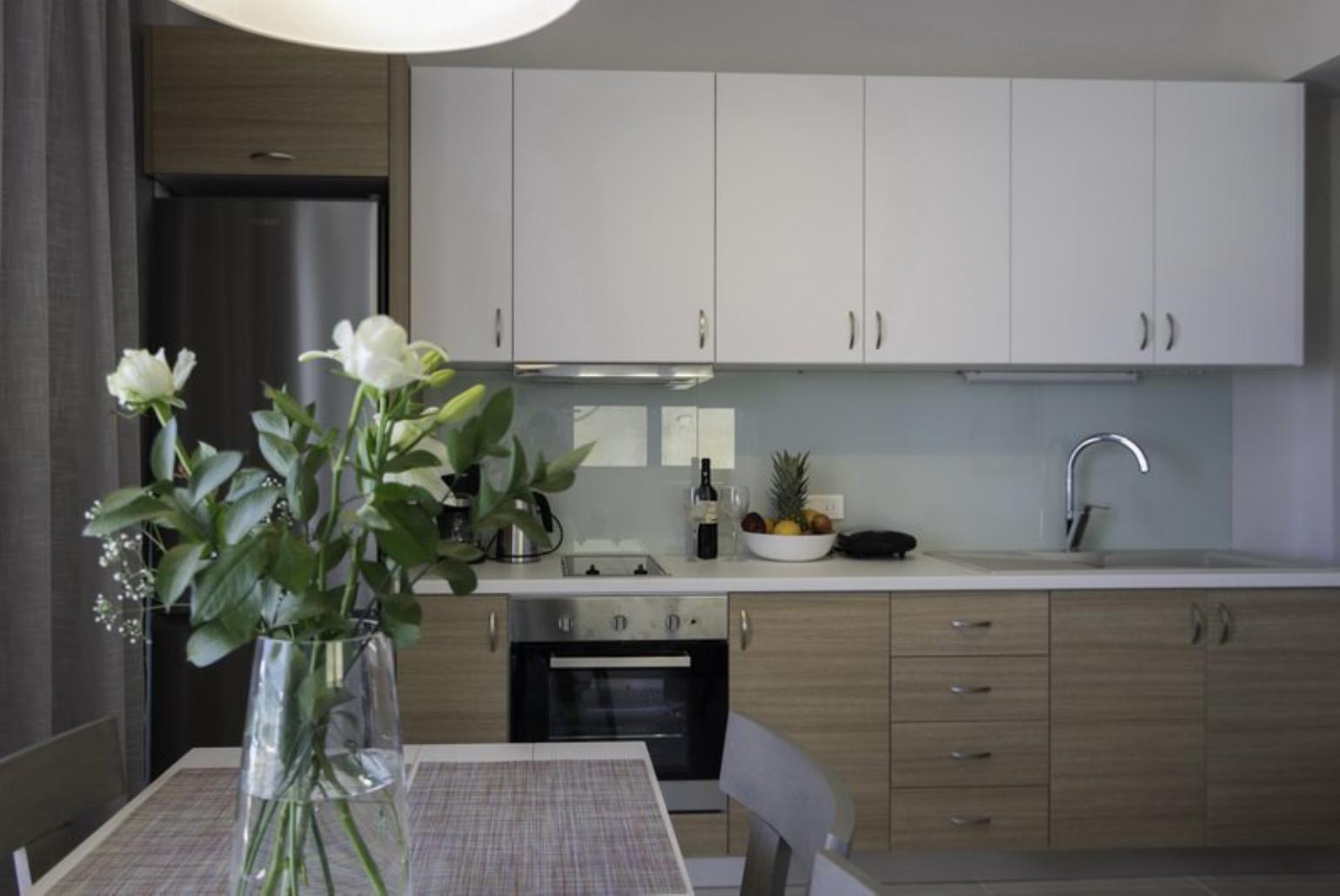 Equipped kitchen and dining area