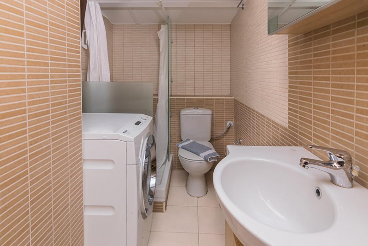 Bathroom with washing machine 