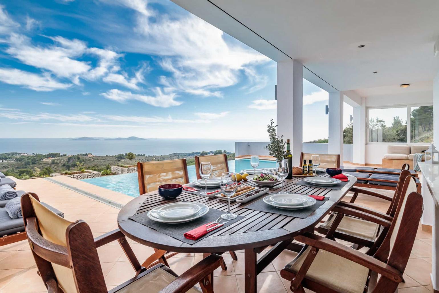 Outdoor sheltered dining 