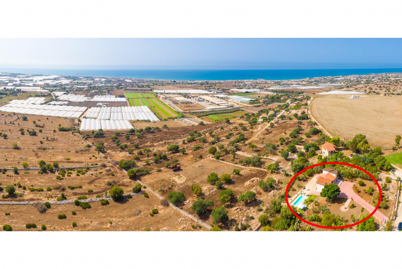 Aerial view showing location of Villa Benjamin 