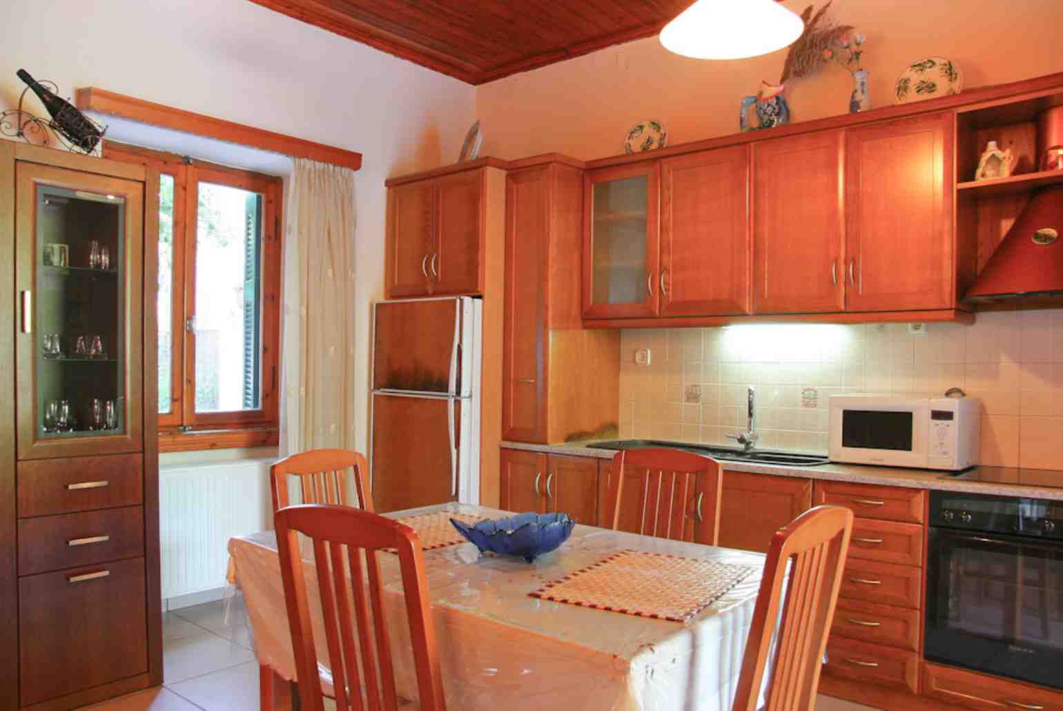 Equipped open plan kitchen and dining area